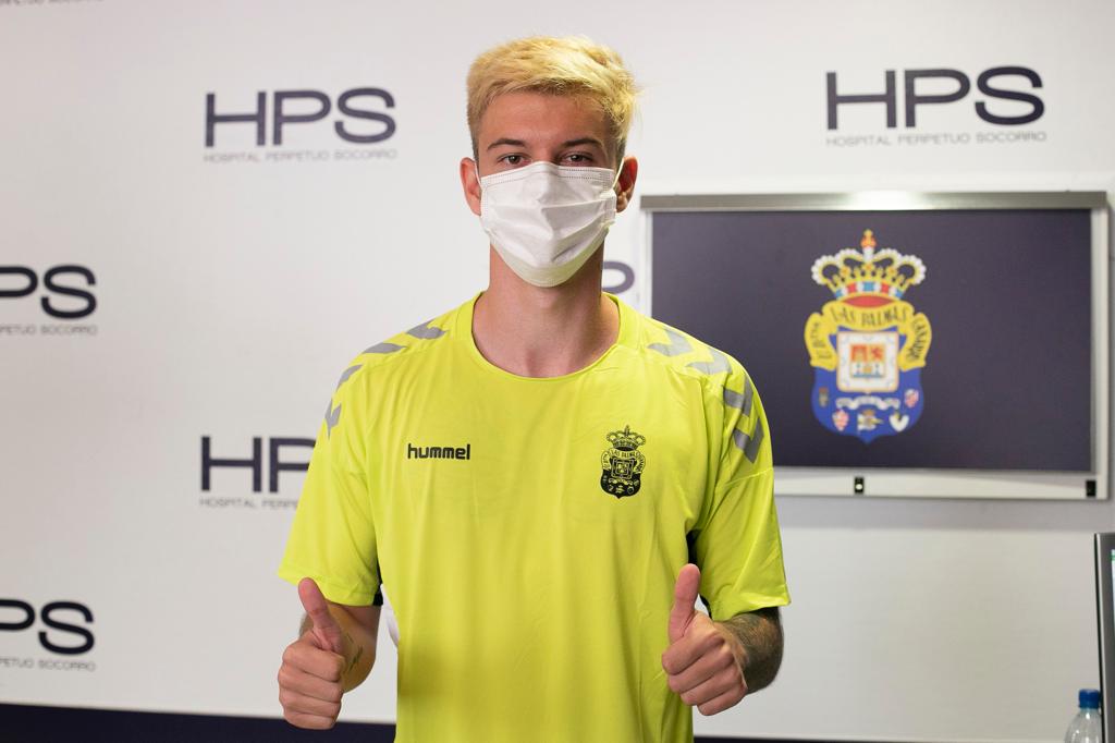 UDLP_Oficial's tweet photo. 👨‍⚕️ Comienzan los reconocimientos médicos en el @hps_hospitales. Turno para Pol Salvador. https://t.co/uIYxOb9ZAz