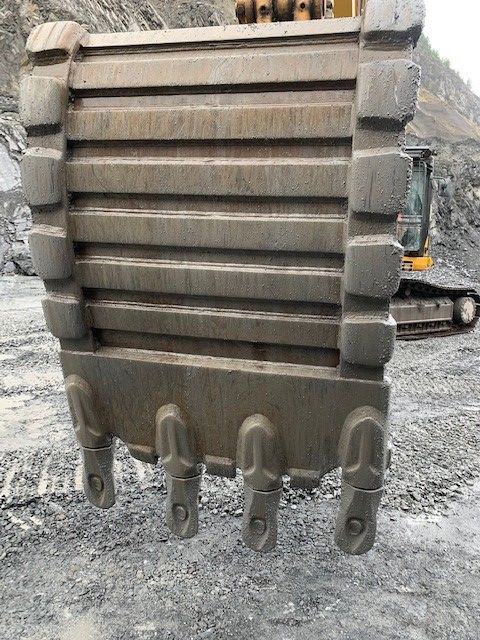 Geith_NA's tweet photo. This rock bucket has been working in a quarry on a Komatsu PC360-10 for 3 years logging about 6,000 hours, and it still looks perfect.
Find out what the durability of Geith attachments can do for you.
#geith #durability #rock #quarry #bucket #komatsu #attachments https://t.co/sl0o2DmU0C