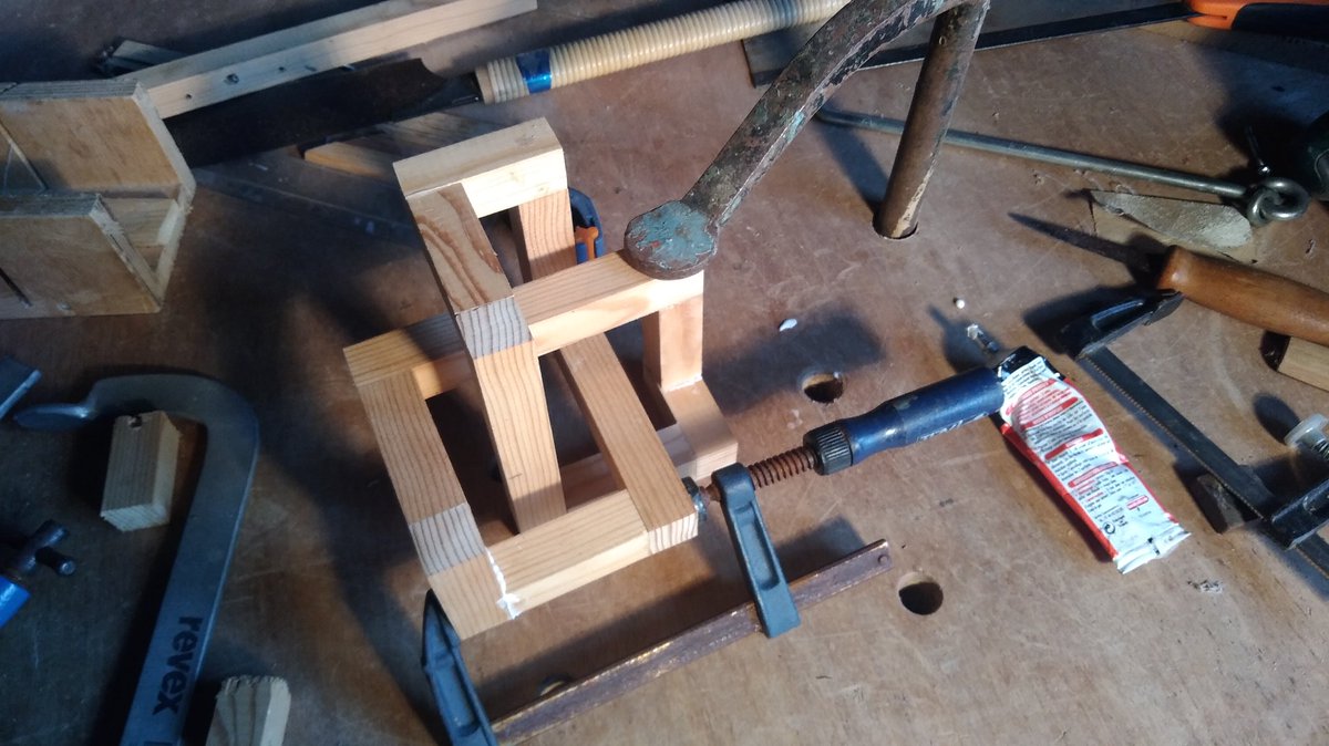 Of course the last one is trickier to fit correctly. Fortunately there are different possible arrangements so I chose the one that showed the best fit. Then there's a bit of glue to remove and some sanding, but that's it. Don't know if I should paint it...