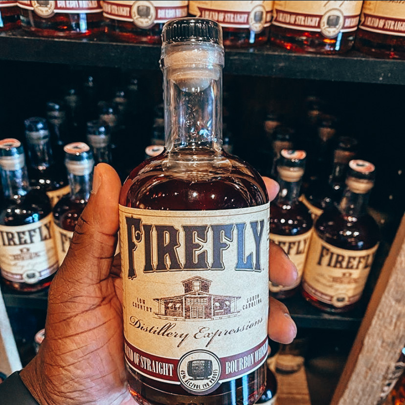 HomeOfFirefly's tweet image. Handful of happiness ✨ 7 year aged bourbon made right here in the #lowcountry. 📸: @TheDroppingPin