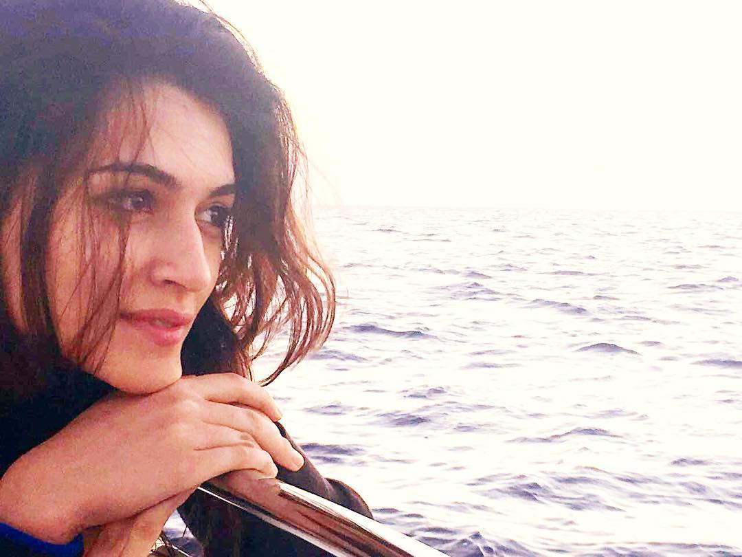 Day 29:i love u more, much more than i did before but  @kritisanon what i can i do you don& #39;t love me anymore