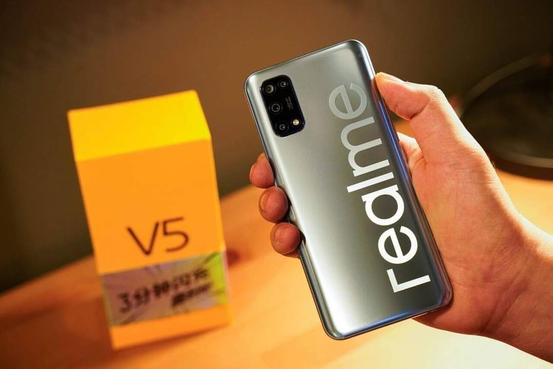 Krimou_tech's tweet photo. اخر اصدارات الريلمي 😍اليوم
Realme V5 officially launched in China 
6.5" FHD+ IPS LCD
90Hz Refresh Rate
MediaTek Dimensity 720 5G SOC
Back :48MP+8MP+2MP+2MP
Front :16MP
5000mAh + 30W Charger
Side Fingerprint + Face Unlock
3.5mm jack
Android 10 , RealmeUI https://t.co/1jZ7luhDJ7