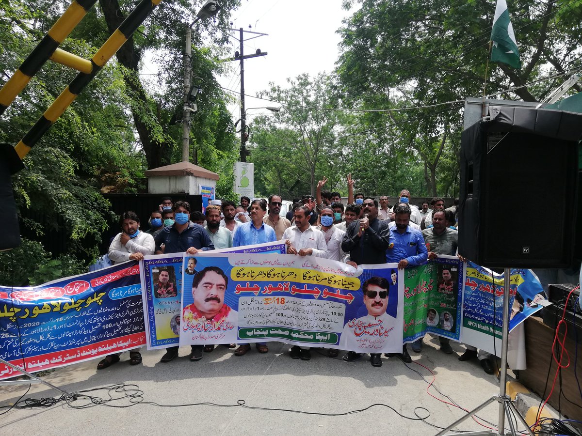Strugglepk's tweet photo. Health workers from across the province staged a protest against forced dismissals at the Punjab Primary and Secondary Health Secretariat Lahore.
PTUDC & @FrontStudents also
Participated to express solidarity.
#WeStandWithHealthWorkers https://t.co/kERGBPvMS7