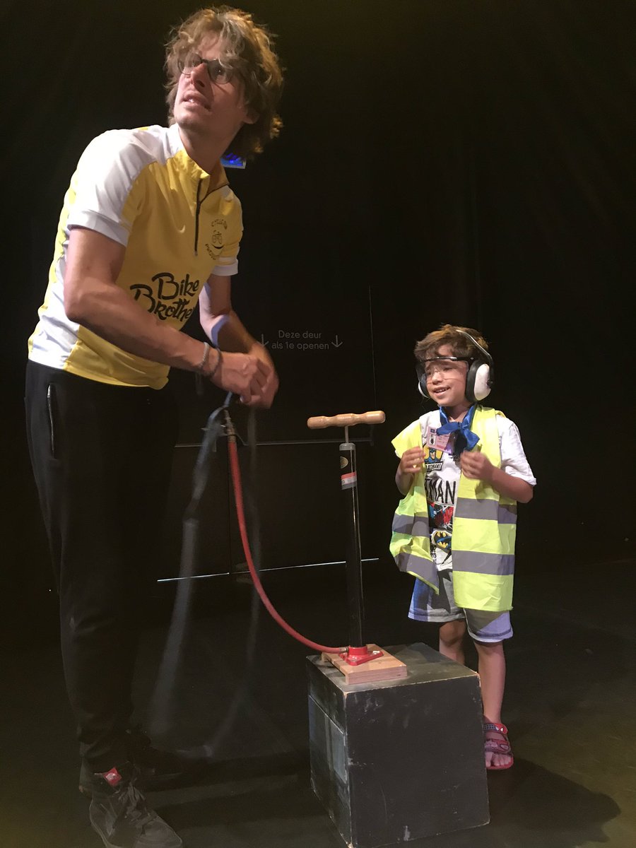 cycle_fun's tweet photo. Succesvolle aftrap Zomer Express week II van @Sport_Utrecht door onze Bike Brothers #fietstheaterworkshop #slowbiking #funbiking #spelshow #theater #sportenspel #bewegen #cyclefun https://t.co/aJ3DNnEX4y