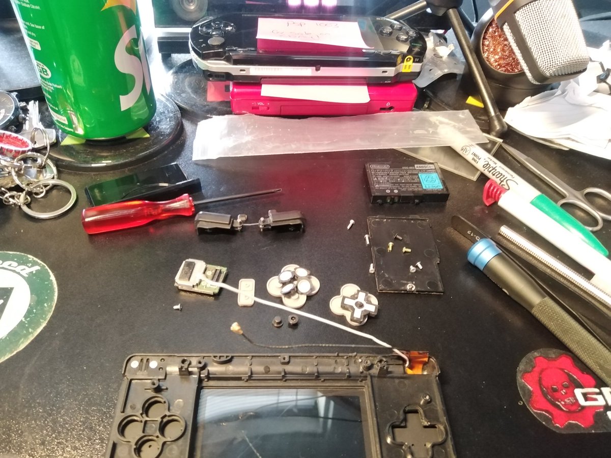 AH_Howesy's tweet photo. 3 hours Later.. 3 Consoles Fixed. Working on the fouth one now. #RepairMatters https://t.co/z1kMmdEQwU