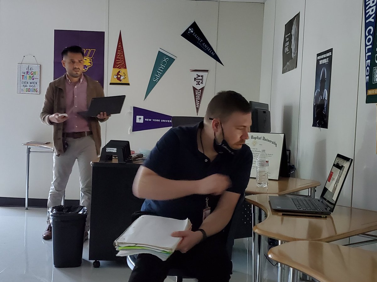 mrpaceneely's tweet photo. Welcome to a glimpse of our @ferrisisdjh Leadership Class. Students are reading 7 habits of Highly Effective Teens, and developing their own leadership skills! @ferrisisdjh, we want our students to learn to lead so they can 'embrace every opportunity for growth'. @cllowery https://t.co/9MgLbV8Gtw