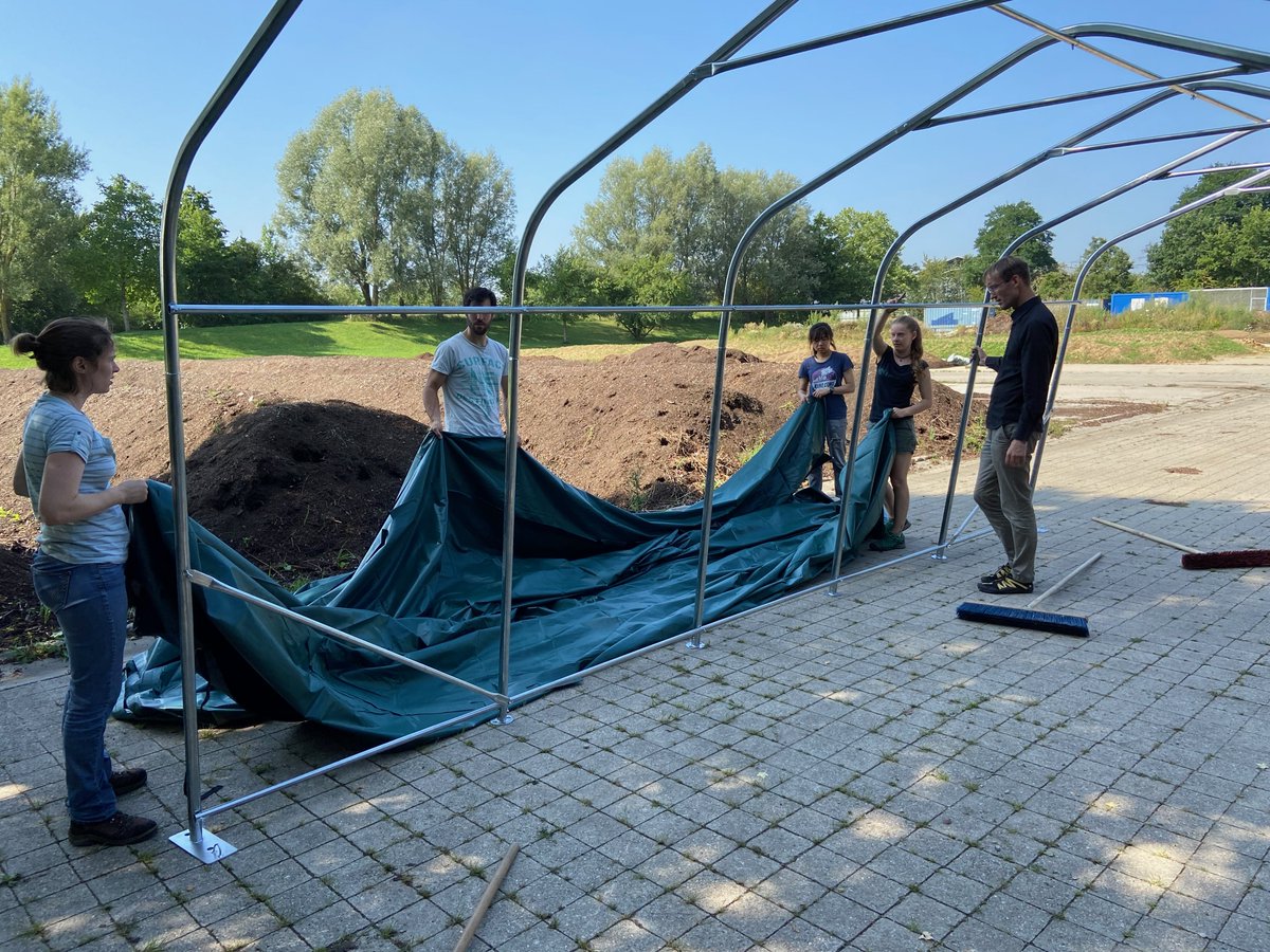 Action starts within RhizoTraits - 30 tons of #soil collected sieved and protected for our moving field experiments at the LfL Freising, starting with maize in October. Boosting our multitasking skills.