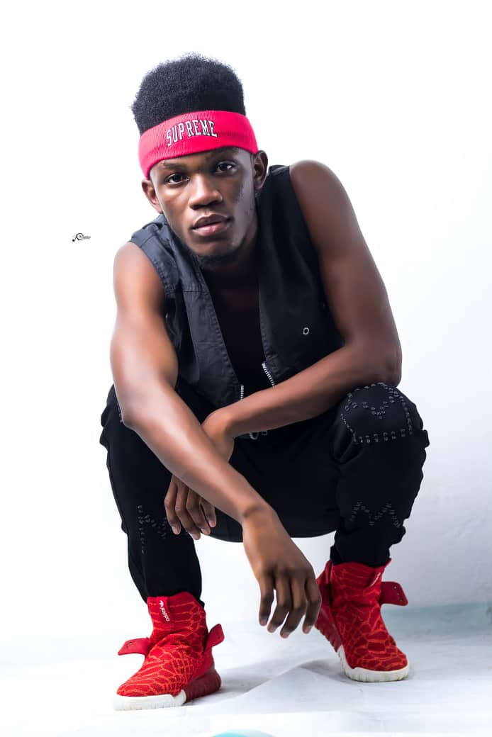 theharrylord's tweet photo. He is called @keys. This guy is a mixture of Afro and Reggae.. Wait until he drops his feature with @_jessygh 

#harrygraphic #BlessNation https://t.co/GYZpfrjcTm