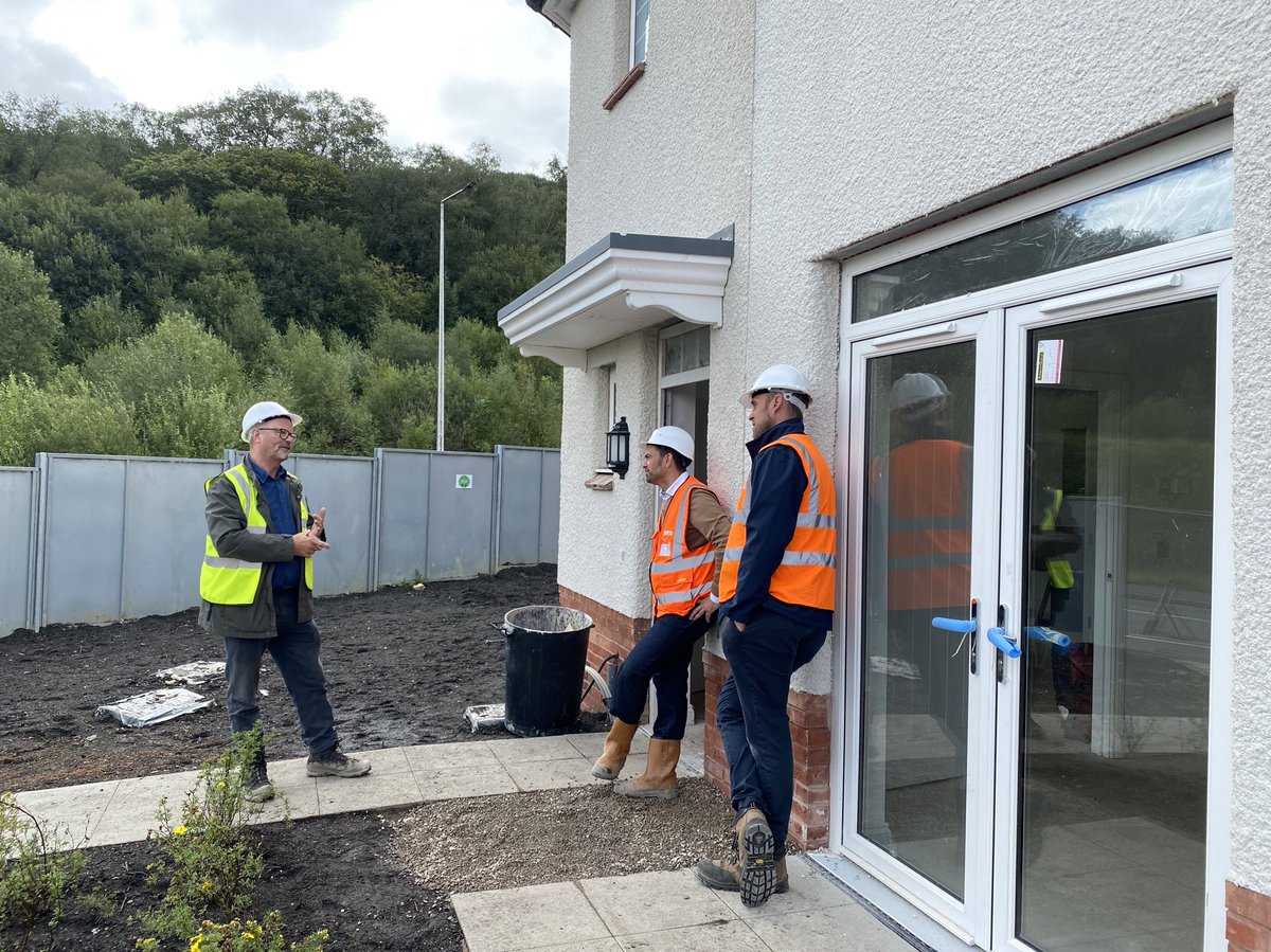 James_at_Sero's tweet photo. We had a special guest at #ParcEirin today! 😉

@bobbyllew 

@AS_Architecture @McardellJim 

Looking great @poblliving @TirionHomes @MorganstoneLtd https://t.co/dSTqMbzRCi