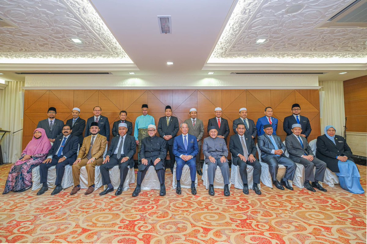 bernamadotcom's tweet photo. Muhyiddin hargai sokongan Abdul Hadi, Ahli Parlimen PAS kepada PN 

@MuhyiddinYassin @abdulhadiawang 

https://t.co/G8OdpcqL8h https://t.co/JtvVY1tabx