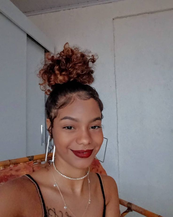 Vsatt1's tweet photo. Ravena uma mulher linda,batalhadora que cria um filha só um mulherão da porra que não precisa de macho,que destruiu o jegue,e que continuou firme após o jegue falar merda ele que lute #TeamRavena
#Ravena https://t.co/PkiyXvV9B7