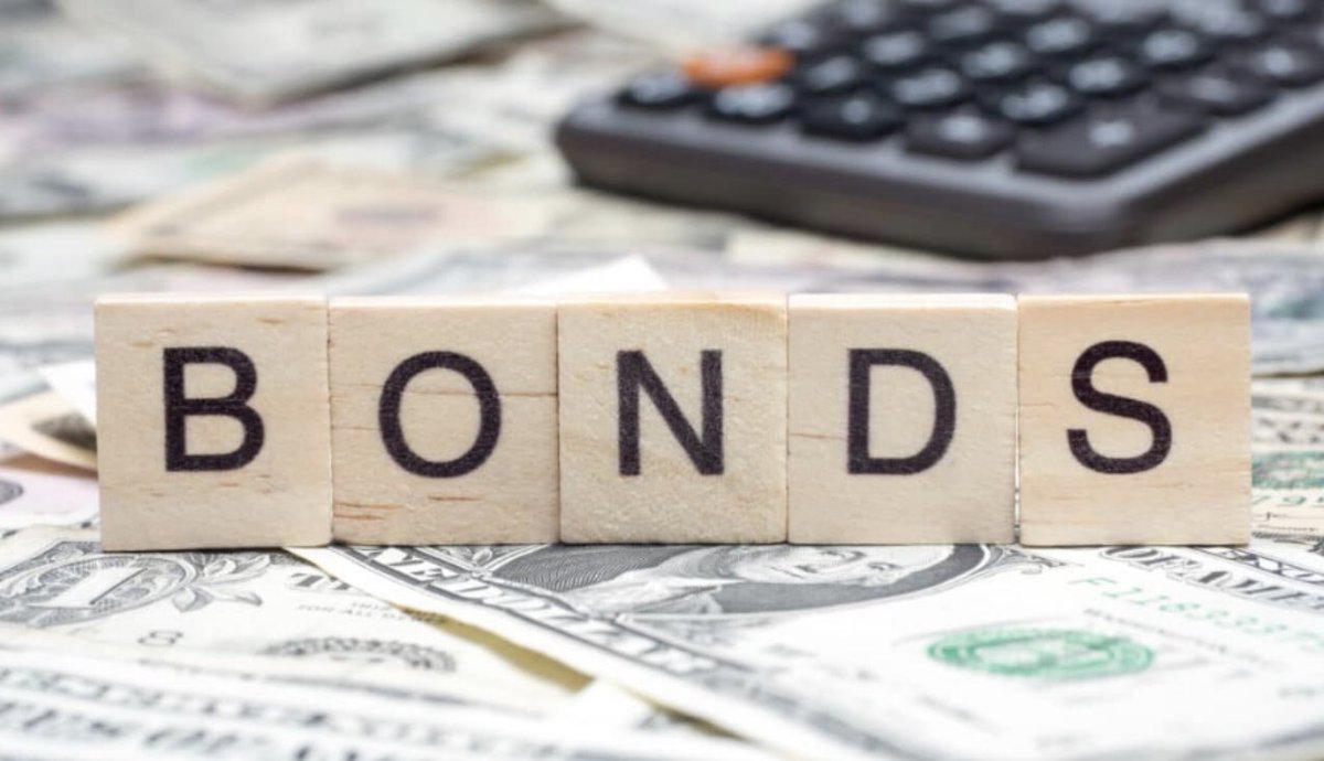 — Fixed Income Investing —Known for capital preservation and income.It often takes a backseat to stocks.Here’s what you need to know.• What they are.• Stocks vs Bonds.• Pros and Cons.• Should you own them?— Thread —