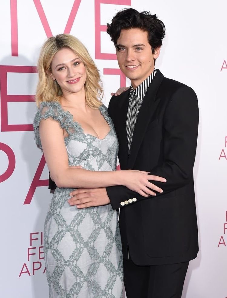 benitoc54558461's tweet photo. #lilireinhart #colesprouse
Thank u 😊 for all                                 I will love you forever @lilireinhart @colesprouse https://t.co/jyyVi9c64Z