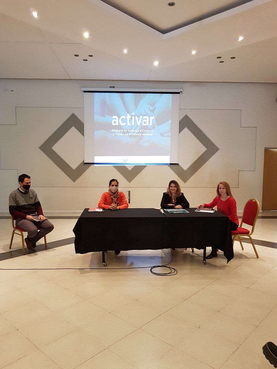 GisellaPrimus's tweet photo. Presentación y capacitación  del programa ACTIVAR  a agentes municipales de las áreas de ventanilla única y call center,para que puedan orientar e informar a los vecinos, comerciantes e industriales acerca de los beneficios que éste  programa propone. https://t.co/P28CRL3EO1