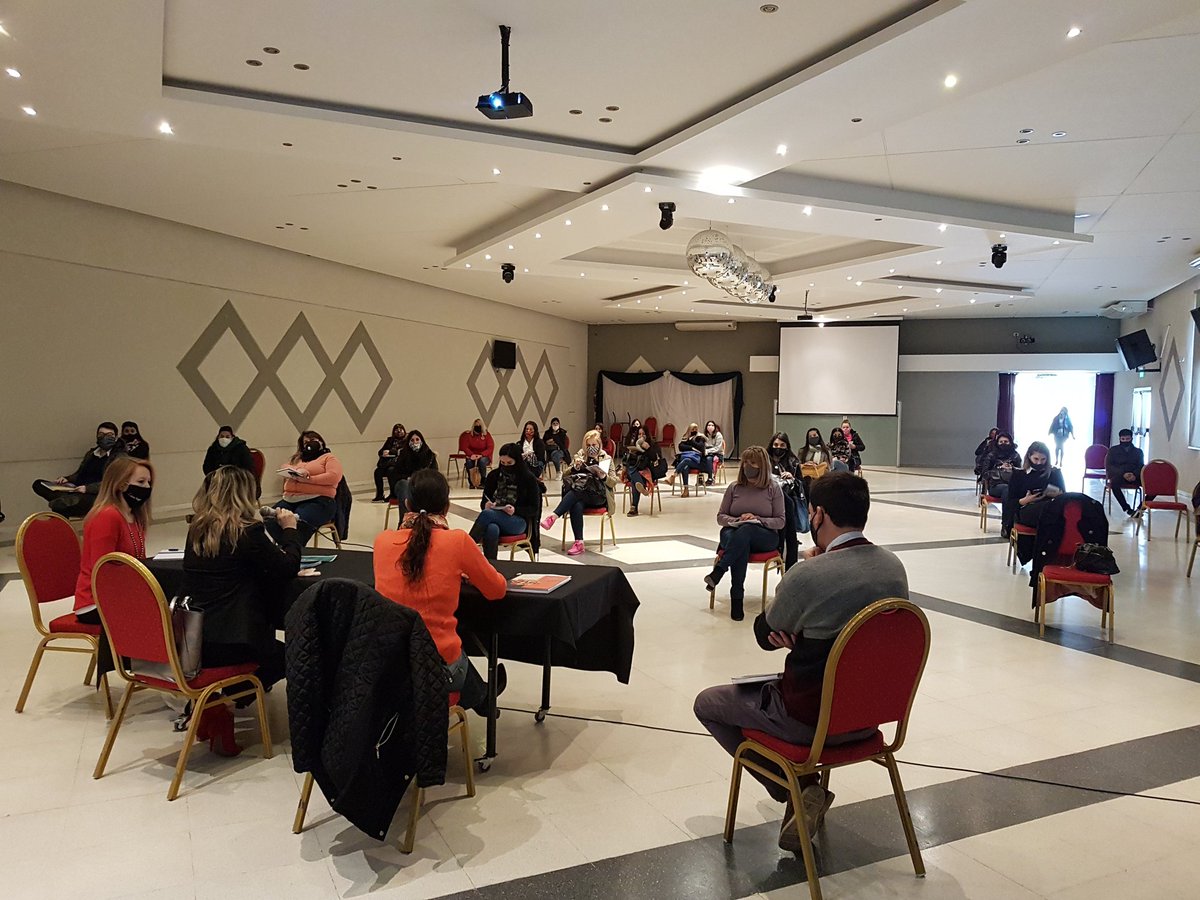 GisellaPrimus's tweet photo. Presentación y capacitación  del programa ACTIVAR  a agentes municipales de las áreas de ventanilla única y call center,para que puedan orientar e informar a los vecinos, comerciantes e industriales acerca de los beneficios que éste  programa propone. https://t.co/P28CRL3EO1