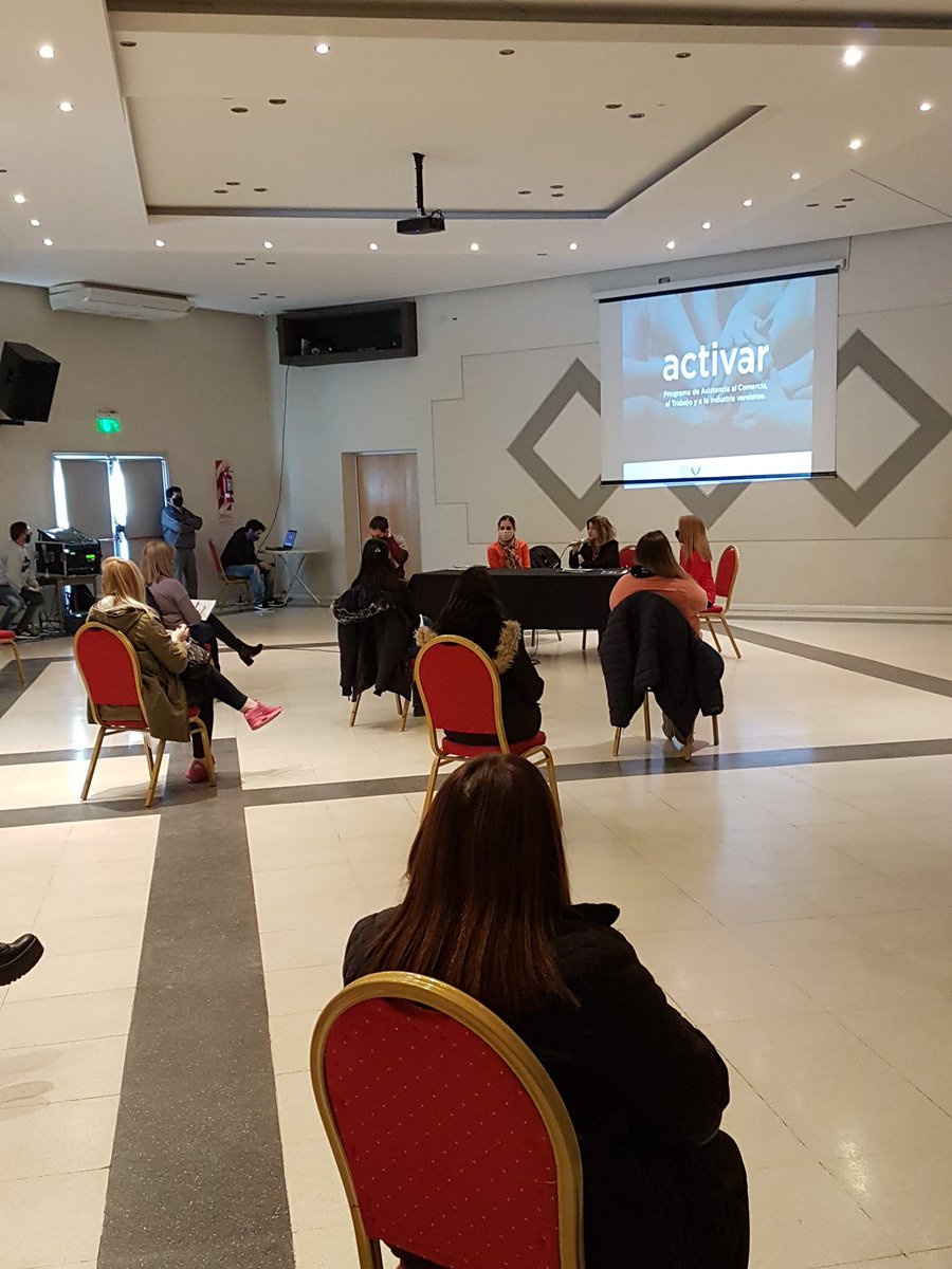 GisellaPrimus's tweet photo. Presentación y capacitación  del programa ACTIVAR  a agentes municipales de las áreas de ventanilla única y call center,para que puedan orientar e informar a los vecinos, comerciantes e industriales acerca de los beneficios que éste  programa propone. https://t.co/P28CRL3EO1