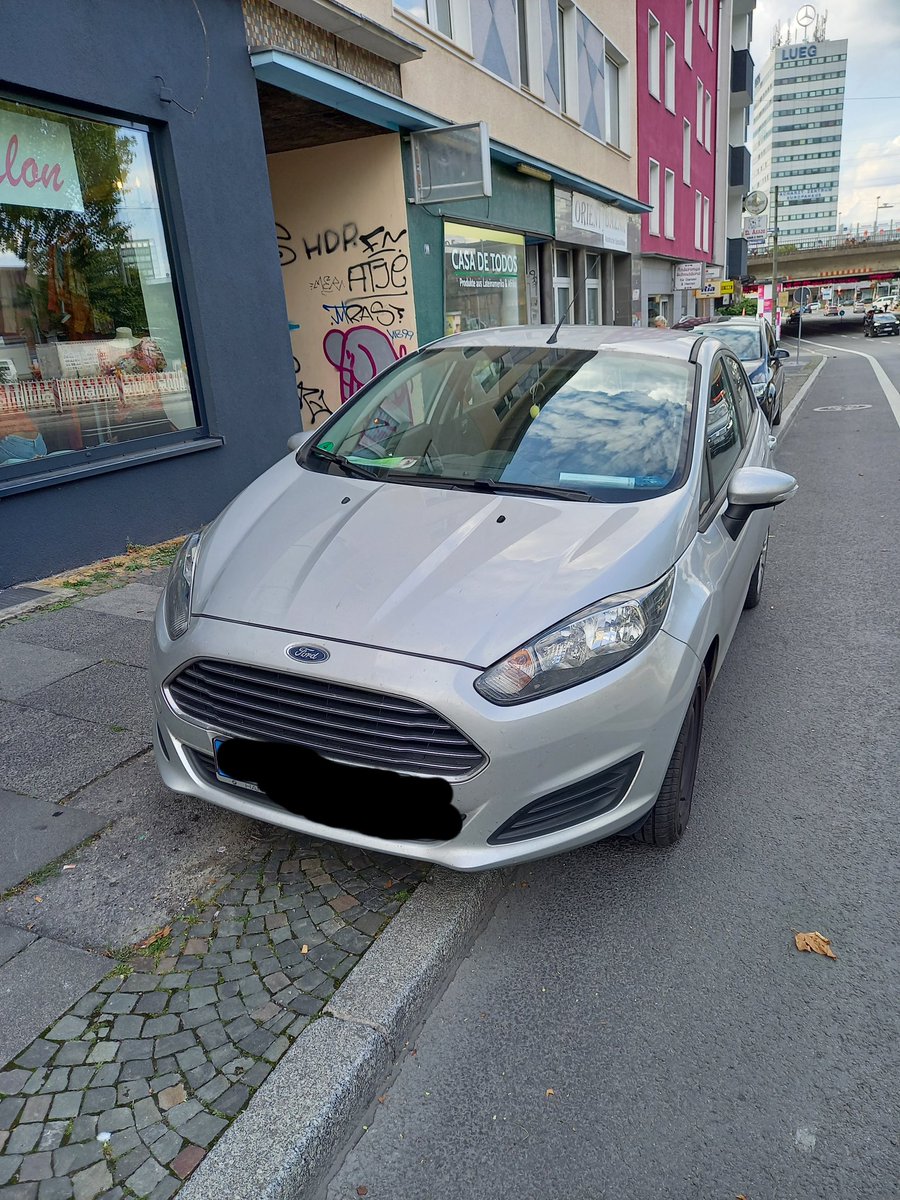 radwendebochum's tweet photo. Grüße von der Unistraße an den #boAIM . In der nächsten Sitzung könnte doch Thema sein wie das leidige #RadwegZuparken minimiert werden kann. Zur #Straßenverkehrsordnung machen wir am parallel zur Sitzung #ratbo übrigens einen Aktionstag in #Bochum. #radfahrenfüralle2708 https://t.co/eDxkYUDDRB