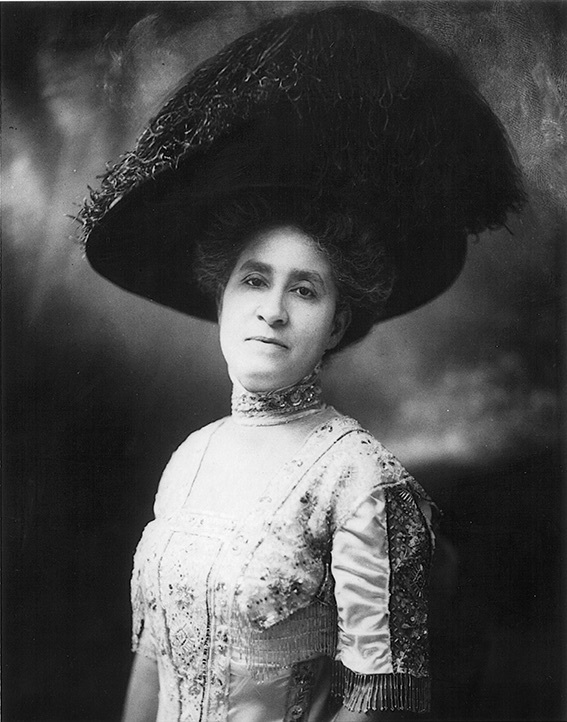 Black suffragist (& fashion icon) Mary Church Terrell risked arrest picketing the White House w Alice Paul in 1917. After the 19th Amendment was ratified, she personally went to Paul & exhorted her to continue the campaign for suffrage until ALL women could vote.She refused.