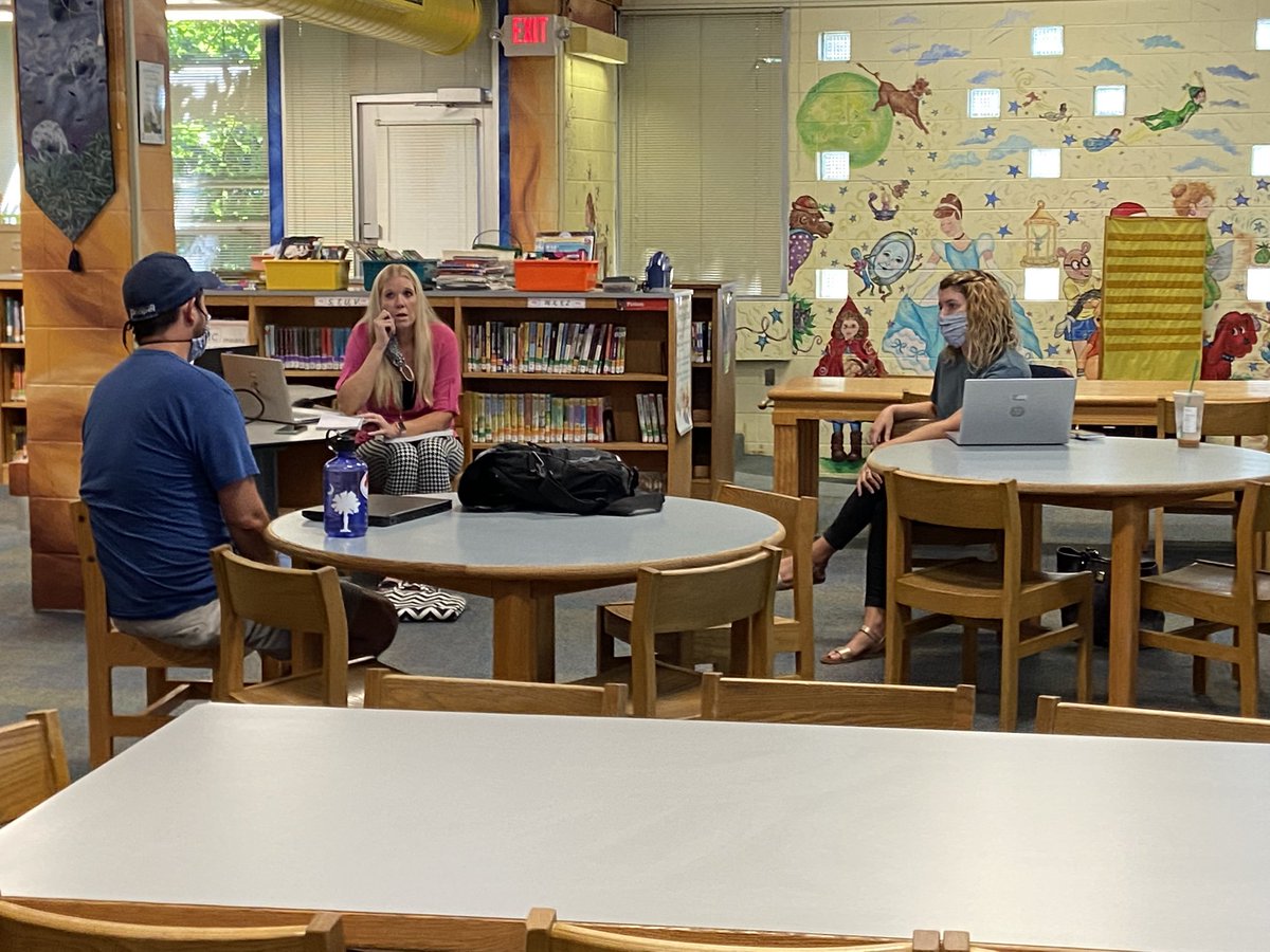 AMDavisElem's tweet image. Teacher leaders presenting hybrid Math Workshop training #dedicateddavisdragons #oneccps