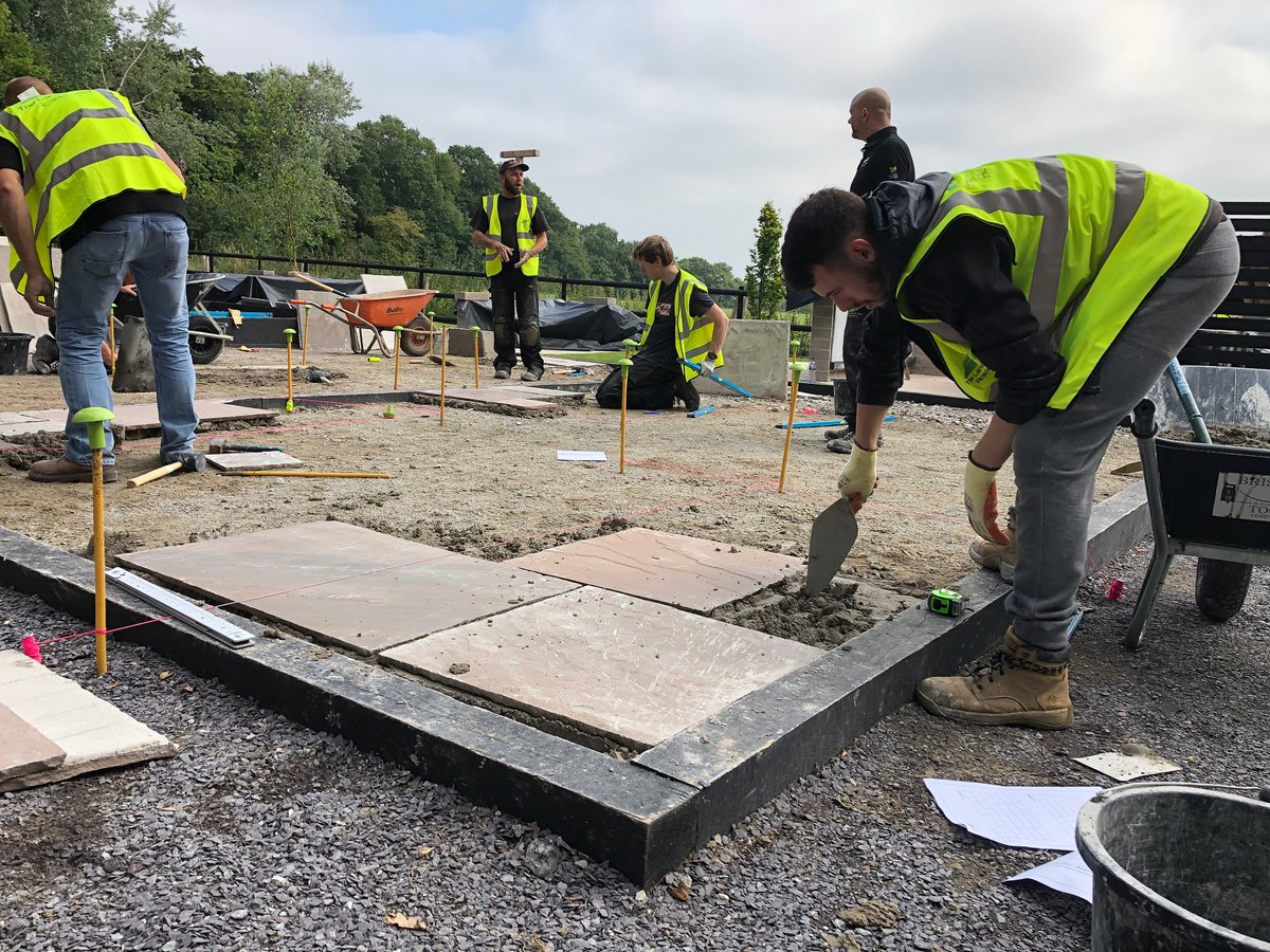 A successful 2 day Natural Stone Paving course for a mixed ability group took part at The Landscape Academy last week😀 A fun group to work with and great to see how much was learnt over the course, even by the most experienced, some having been in the industry up to 15 years!