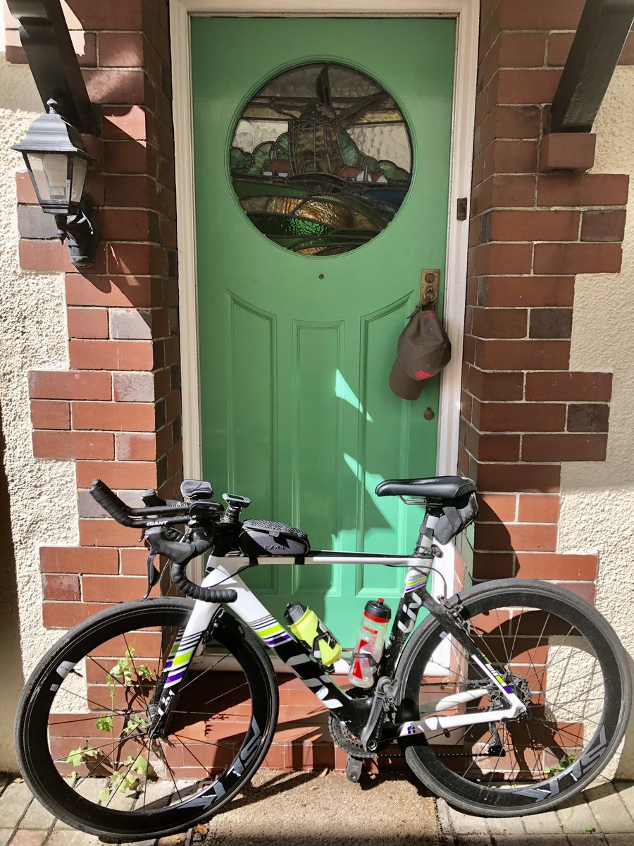 lowri_bowen's tweet photo. Cardiff @CrapTri Cap couriered (socially distant) for covid-cheer. Collected by me post cycle. Thanks to the awesome medical gardener extraordinaire 👌👍 #craptri #dbs #makingcrapgreatagain https://t.co/sykv7w7kWW