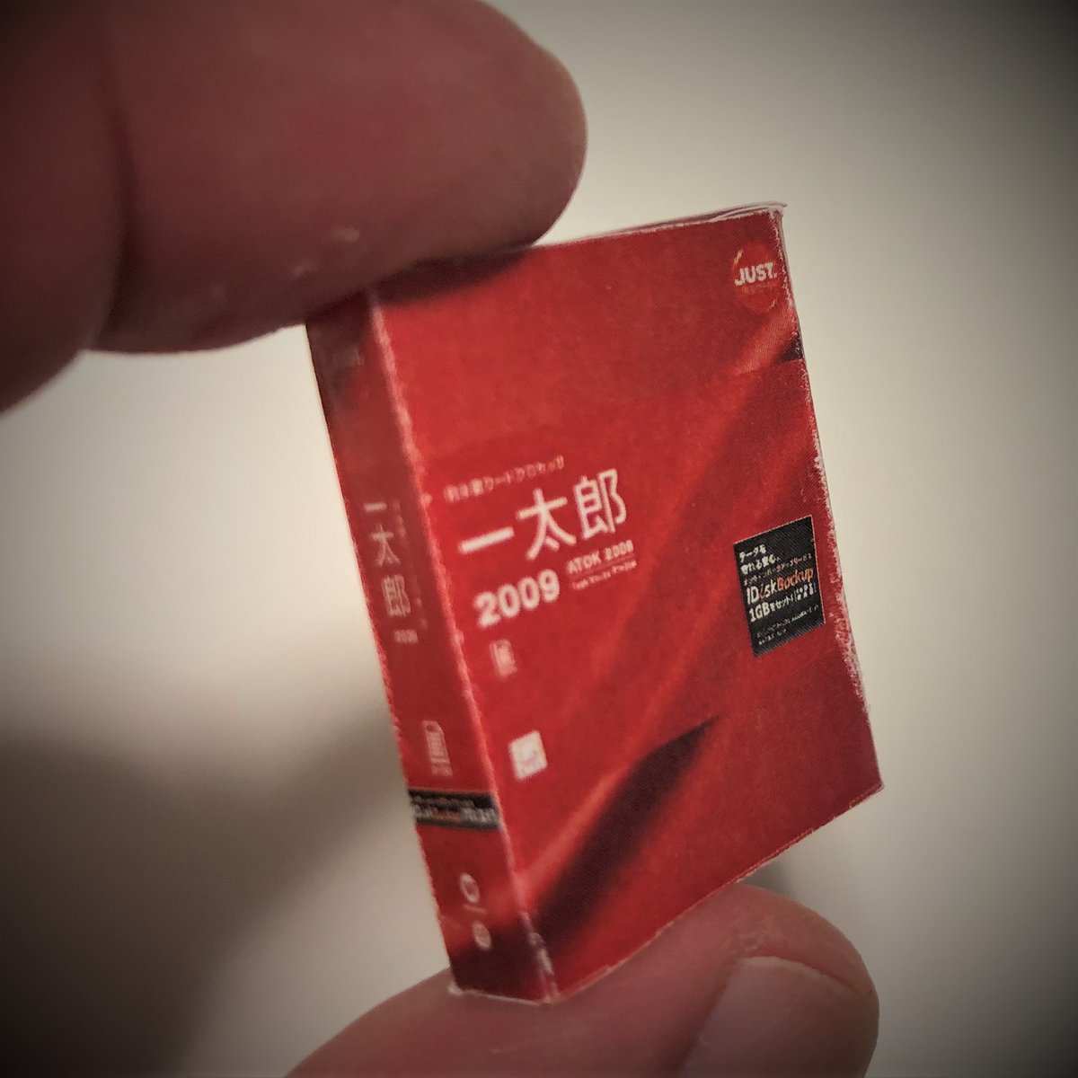 ミツハシ ジャストシステム のワープロソフト 一太郎 の特設サイトで歴代のパッケージデザインがダウンロード できたので 印刷してミニチュアに こういうのに テンション上がる自分はマニアックだとおもう ミニチュア パッケージ ワープロソフト ミツハシ ジャストシステム のワープロソフト 一太郎 の特設サイトで歴代のパッケージデザインがダウンロード できたので 印刷してミニチュアに こういうのに テンション上がる自分はマニアックだとおもう ミニチュア パッケージ ワープロソフト