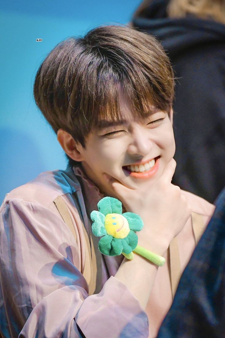 tapp1ng's tweet photo. no matter how hot Subin is, he will always be Subsub in Victon's eyes 🤧🤗 https://t.co/qkhfskUTaI