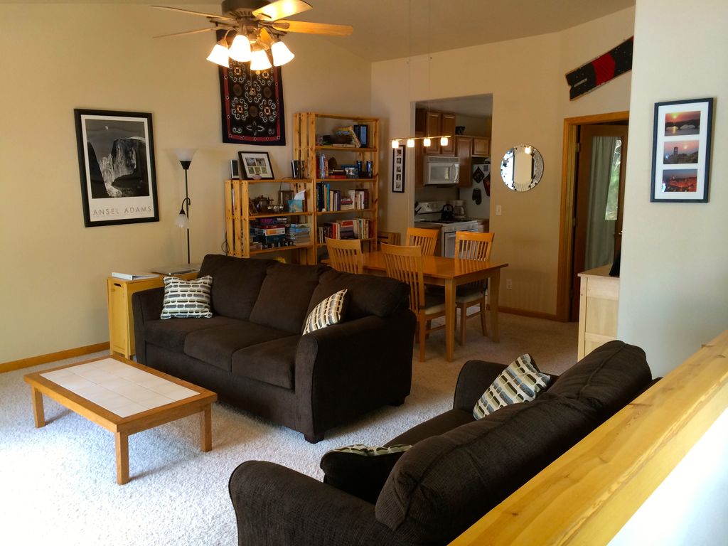#JustRented
Furnished 2 bed / 2 ba in #TahoeDonner $2000/mo. for 6-month lease
For more rental opportunities, check out our current listings
#linkinbio #landinglocals #tahoetruckee #mountainlife https://t.co/NkUg4XcHW7