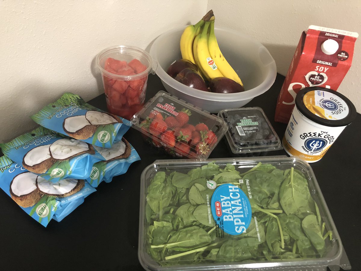physseekfitness's tweet photo. Don’t forget to add different colors to your meals! They can also help you make a smoothie to jumpstart your day 😉 #smoothies #healthylifestyle #colorfulfood #goodmorning https://t.co/phyZZtxcKW