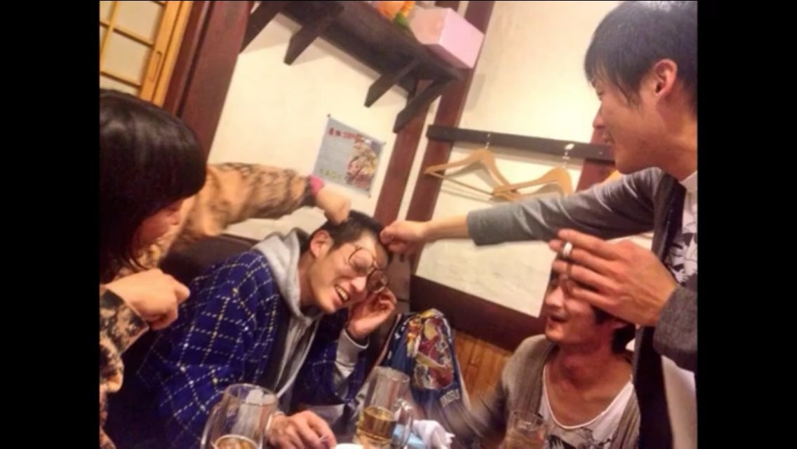 syoufo's tweet photo. お前と飲みに行く妄想を最近よくす���よ、まじ笑えるわ。
色々と落ち着いたらいつもの飲み屋で一杯やろうや〜。

少年フォークの曲「友達のうた」をYouTubeにアップしました。

https://t.co/TkBd4wvyrY

#少年フォーク　#少年がフォークを歌うとき https://t.co/oT1trydnxR