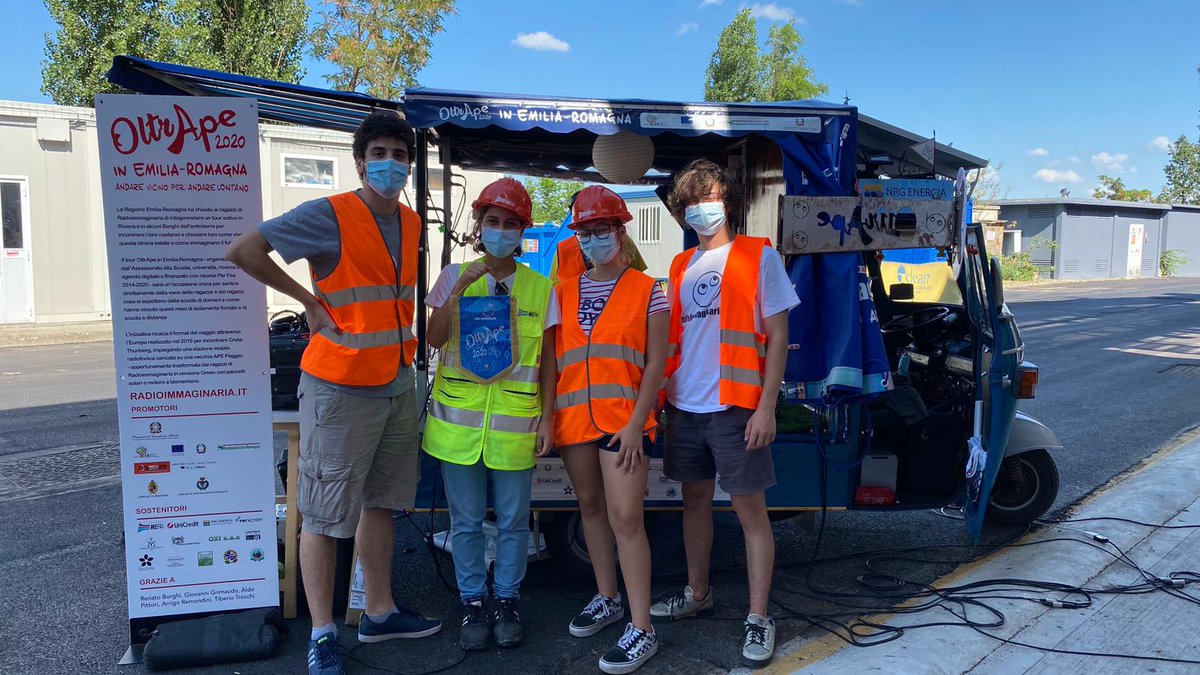GruppoHera's tweet photo. L’#OltrApe dei ragazzi di #Radioimmaginaria va a biometano! Oggi a Sant’Agata Bolognese per scoprire il circolo virtuoso dei rifiuti organici dalle case dei cittadini ai serbatoi dei mezzi grazie all’impianto di #Herambiente, società #GruppoHera 👇
https://t.co/nUMw6eRDL4 https://t.co/Axbjh7ysKN
