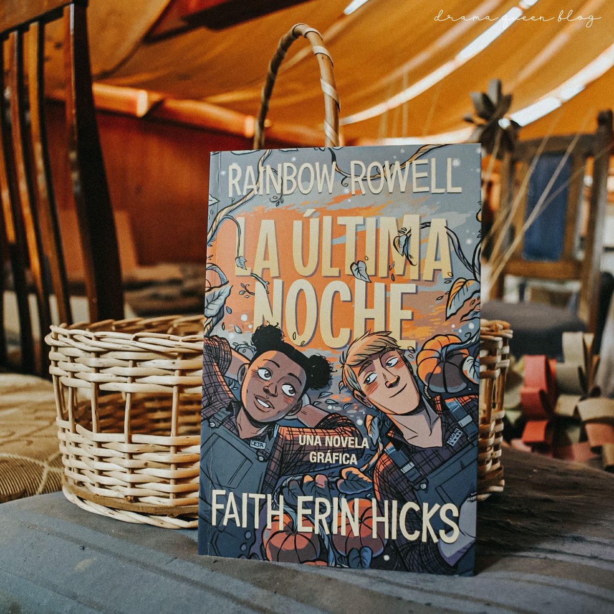 NUEVA FOTO-RESEÑA🔵se trata de la amadísima Novela Gráfica de <a href="/rainbowrowell/">Rainbow Rowell</a> traído a Chile por los queridisimos amigos de @megustaleercl ♥ ¡No se lo pueden perder!

Link---bit.ly/2Y77OF9