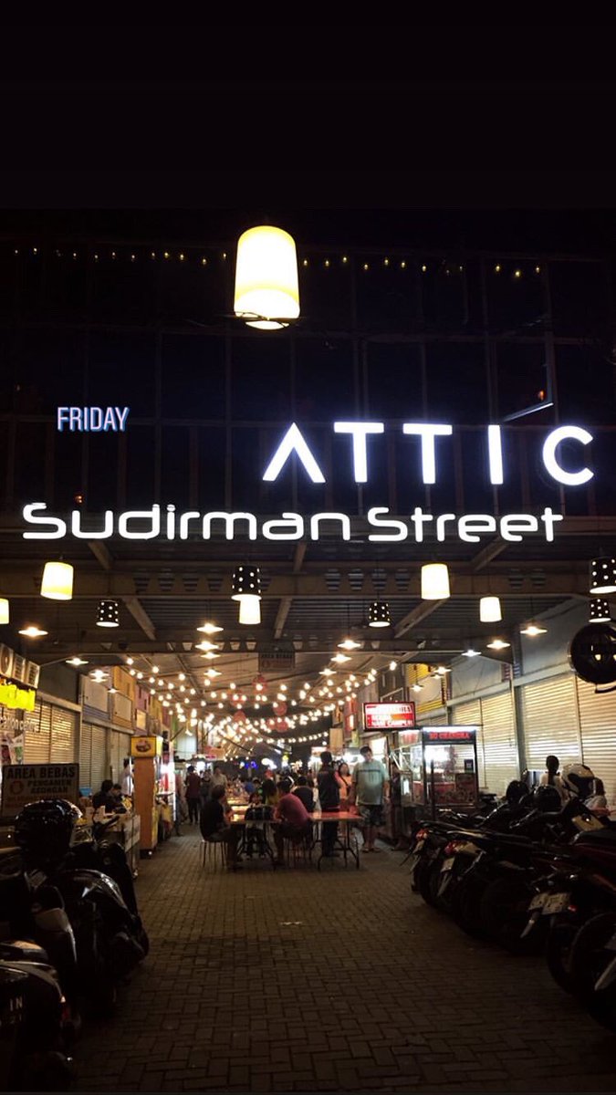 - Sudirman Street Food Kalo blm puas ngemil di Warung Kopi Purnama, bisa mampir kesini. Jaraknya cukup dekat, kalian bisa jalan kaki sembari menikmati suasana di malam hari. Bagi kalian yang muslim hati” ketika beli makanan ya, pastikan makanannya halal (bbrp mengandung pork).