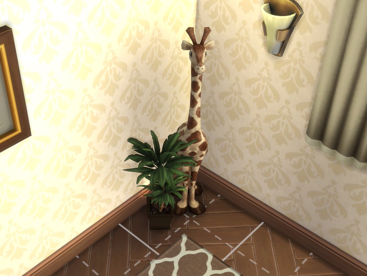 trulylaura's tweet photo. @MissCharl0ttie You might not be able to see him as his placement is so subtle and beautifully crafted, but Gary says Hi!
#GiraffeShell1 #HavingAGiraffe https://t.co/OatDemWWNm