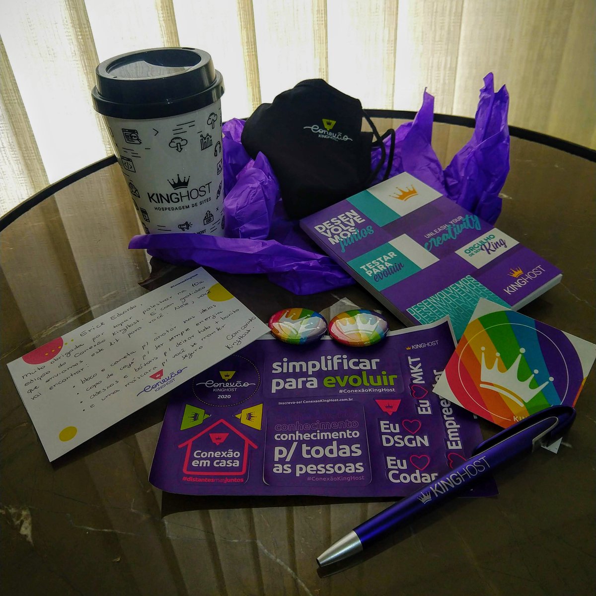 erickpetru's tweet photo. Que sensacional quando vai palestrar em um evento online sem esperar nada em troca e recebe um mimo desses, de surpresa, em sua própria casa! Parabéns #kinghost, uma ação bacana e memorável. https://t.co/uFElICudol