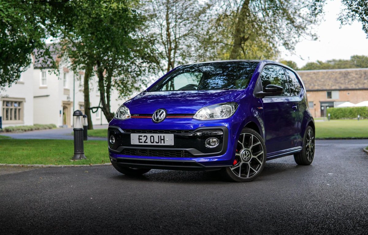 I opted for the sills (shuts) to be wrapped but not door returns, you just have to get in’n’out really quickly The overall fit and finish is excellent, there’s only one ‘glue roll’ from where the vinyl had been sat on a shelf for allll of lockdown. Easily replaced.