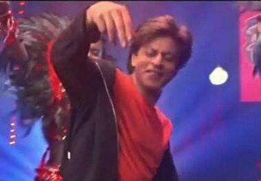 JacyKhan's tweet photo. Yaay told you baby, the rain had to go away so that our Red Knights can play @iamsrk ❤️

#TKRvsGuy 
#PlayFightWin https://t.co/pndPx3tcnS