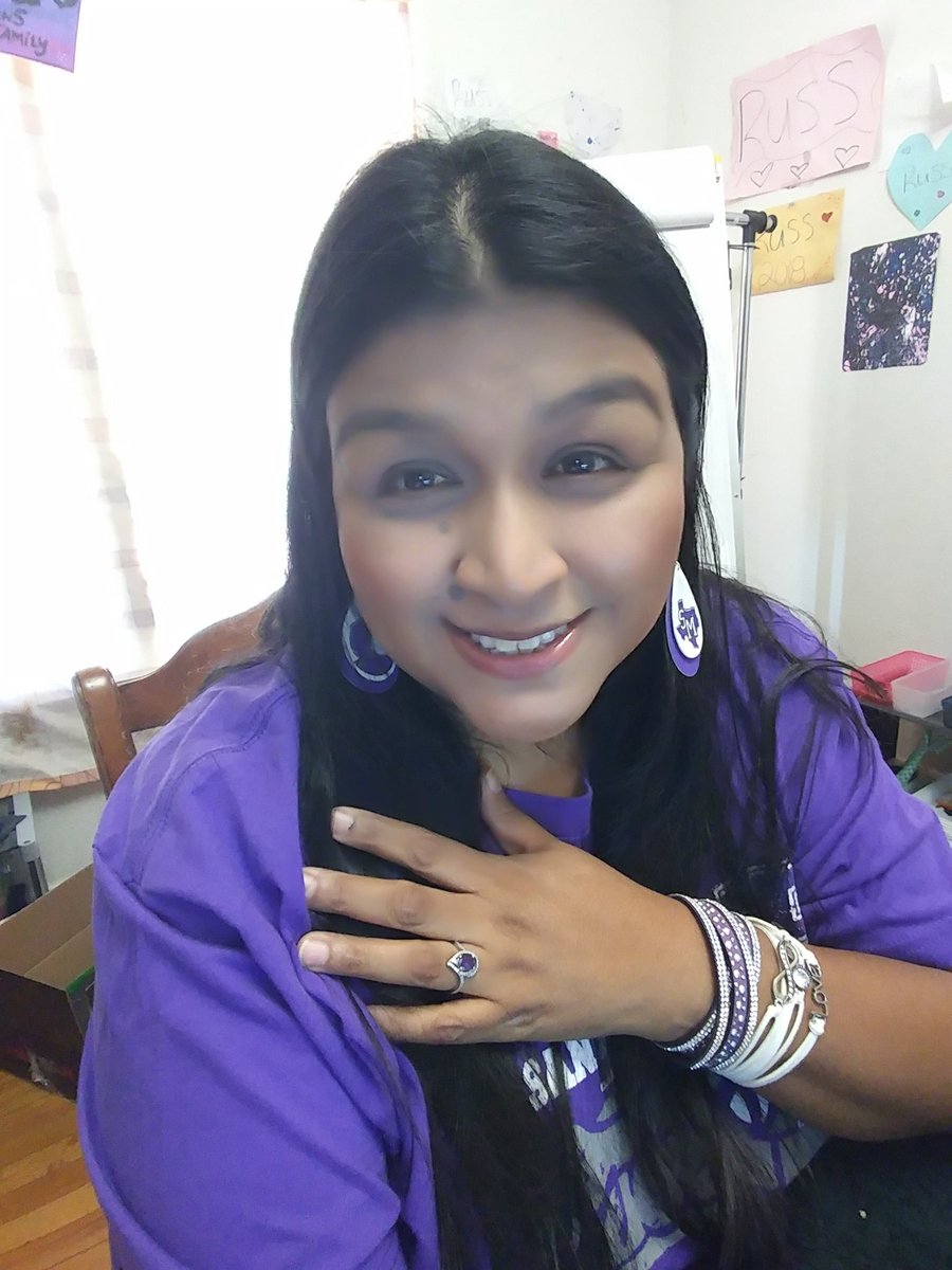 MelissaRuis1's tweet photo. All blinged out and ready for Convocation 2020! #gd2br #millerms #ibleedpurple #smcisdconvo20 https://t.co/wyJPIxVDTd
