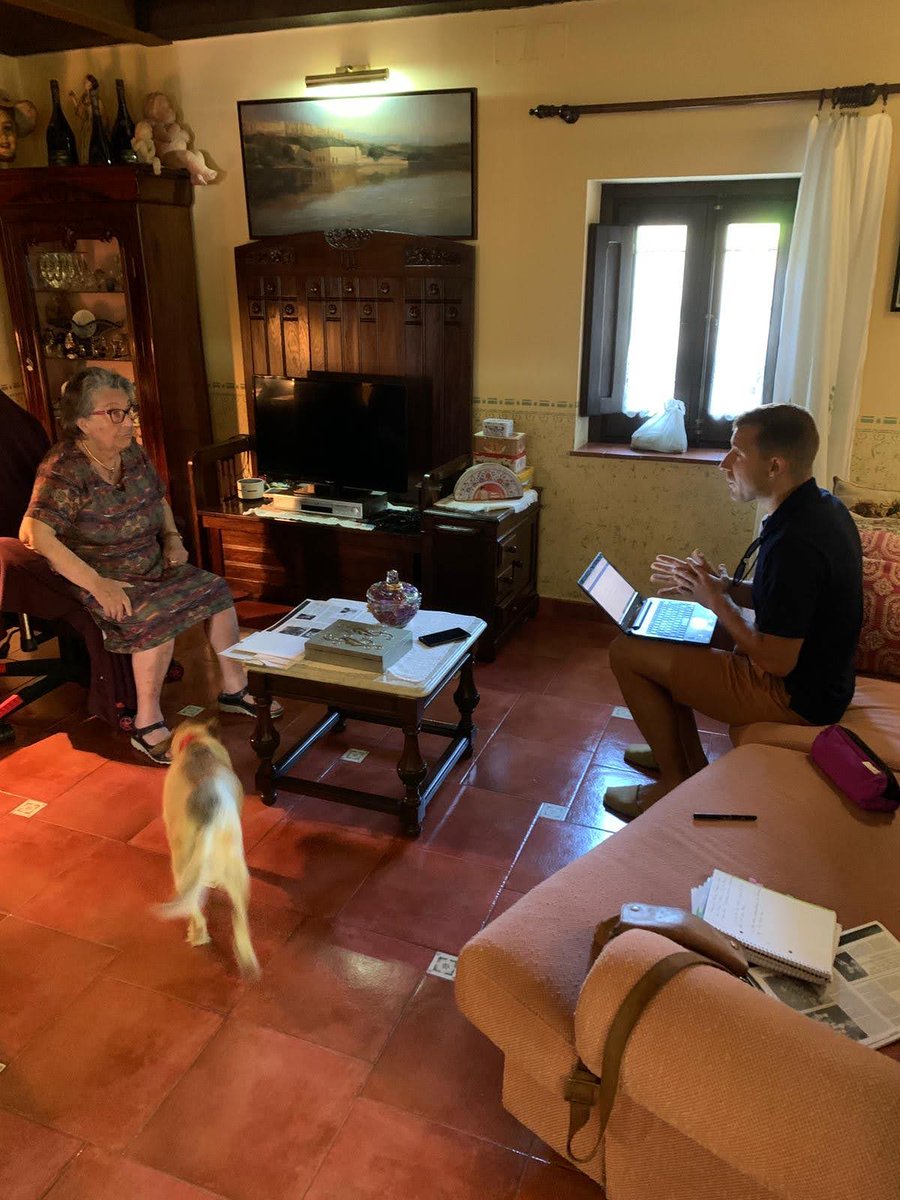 A l'estiu la recerca no s'atura. Aquest matí a l'<a href="/acgarrotxa/">AC Garrotxa</a> amb <a href="/criscapo7/">Cris Capó</a> i <a href="/camontorroella/">merce torroella</a> resseguint la trajectòria dels garrotxins víctimes del nazisme + entrevistes amb familiars fa unes setmanes. Objectiu ➡️ llibre ELS GARROTXINS ALS CAMPS NAZIS
<a href="/amauthausen/">Amical de Mauthausen</a> <a href="/HiginiaRoig/">David Fernàndez 💚✊🏿</a>