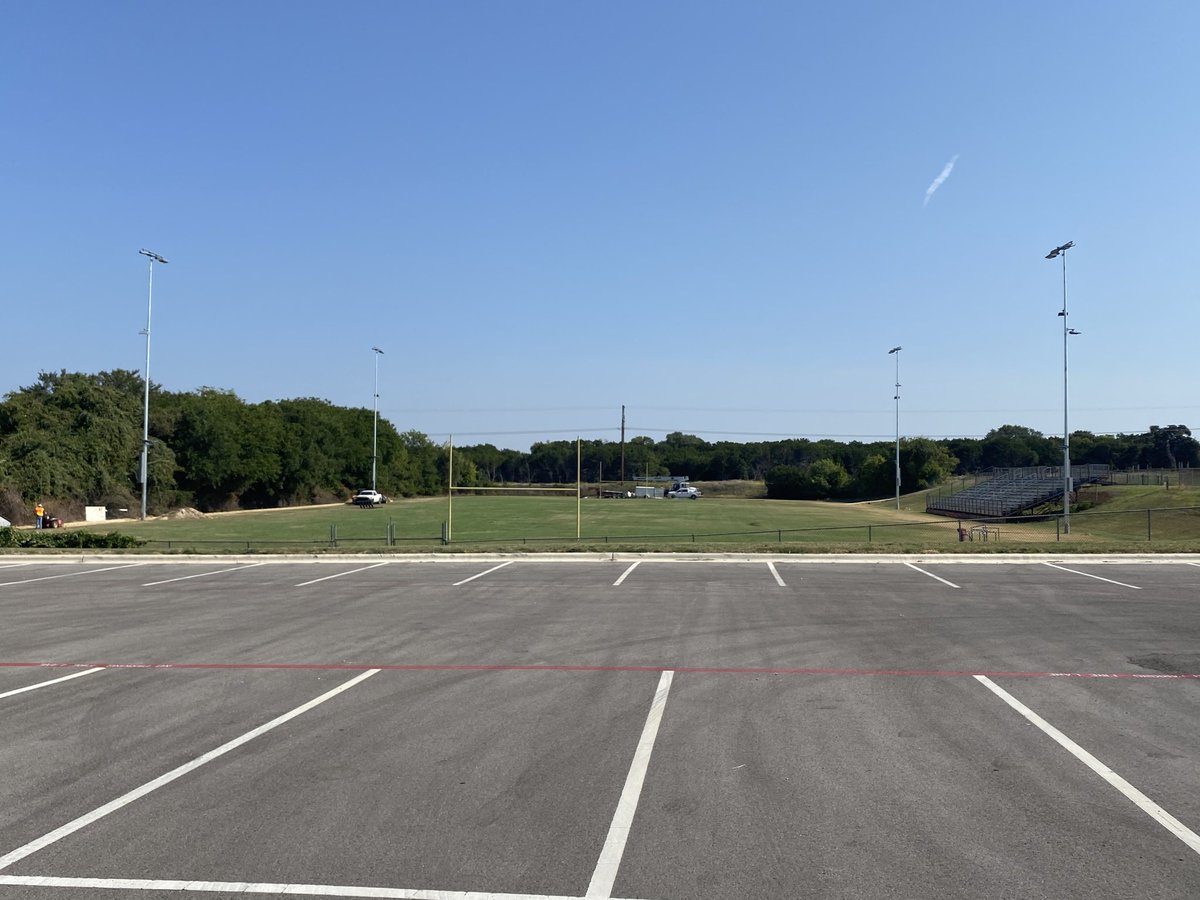 CoachPrentiss's tweet image. Bonham MIddle School light poles are up...another step closer to playing football under the lights! ⁦@templewildcats⁩ ⁦@TempleISD⁩ ⁦@OttTempleISD⁩ ⁦@MuscoLighting⁩