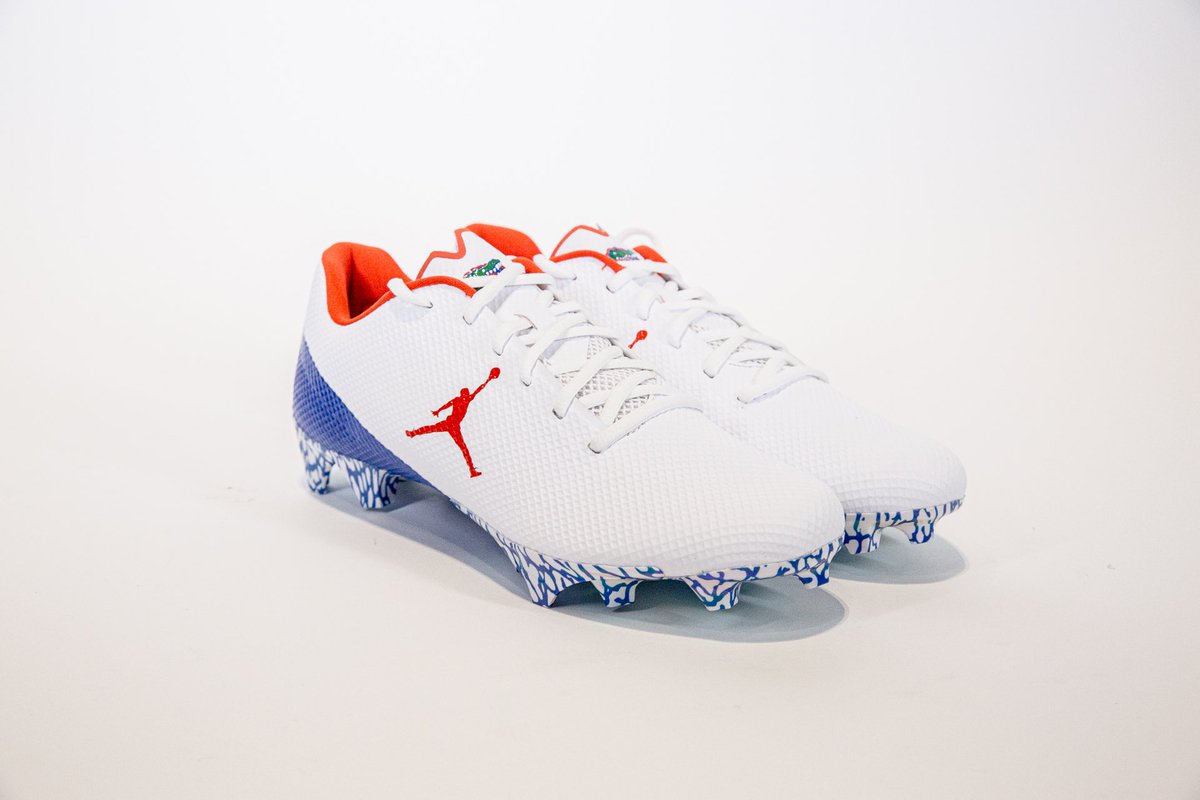 GatorsEquipment's tweet photo. New cleats for @GatorsFB: Jordan Vapor Edge Speed 360 https://t.co/Oz6uaV9e3L