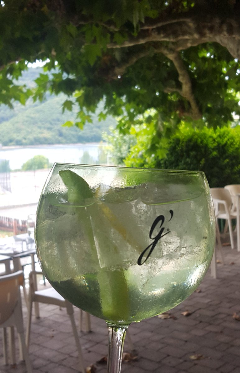 Hay dominios donde los verdes se atraen... <a href="/QuintoReal/">Quinto Real Turismo Rural</a>  <a href="/fgoni/">Fernando Goñi Erice</a> 😉