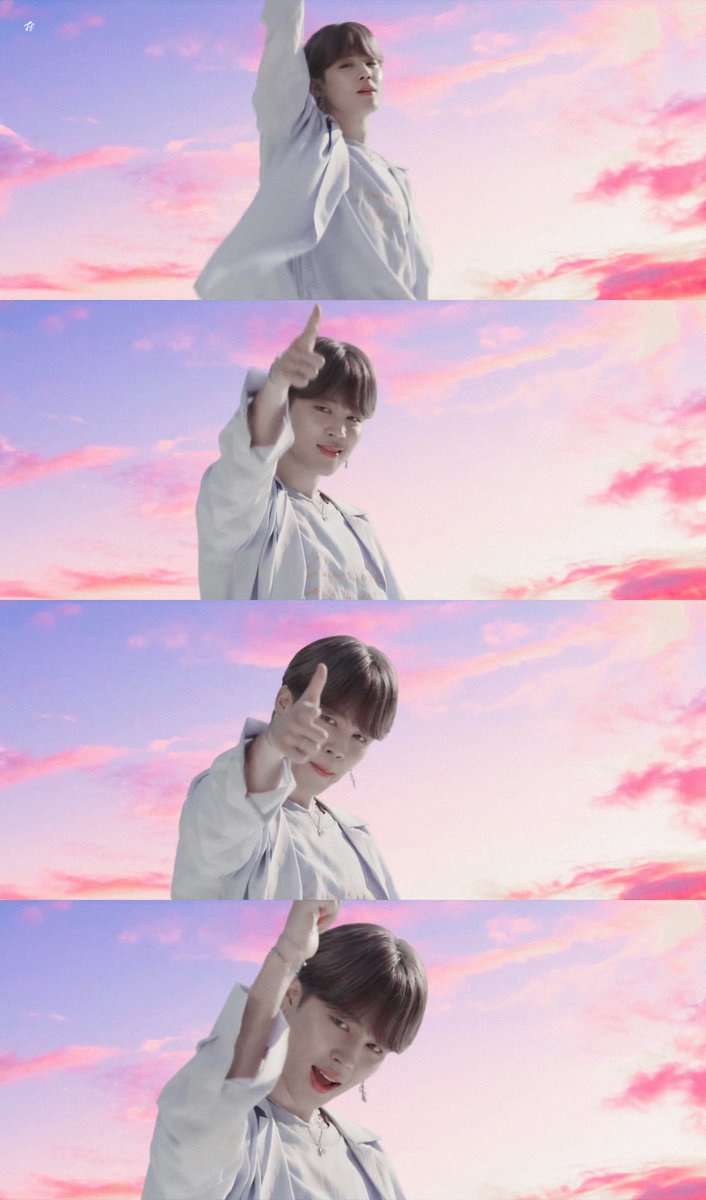 slowstarter1013's tweet photo. 👉😇
#JIMING #JIMINS #지민 #ジミン #BTS_Dynamite
@BTS_twt https://t.co/mLejVaiPCN