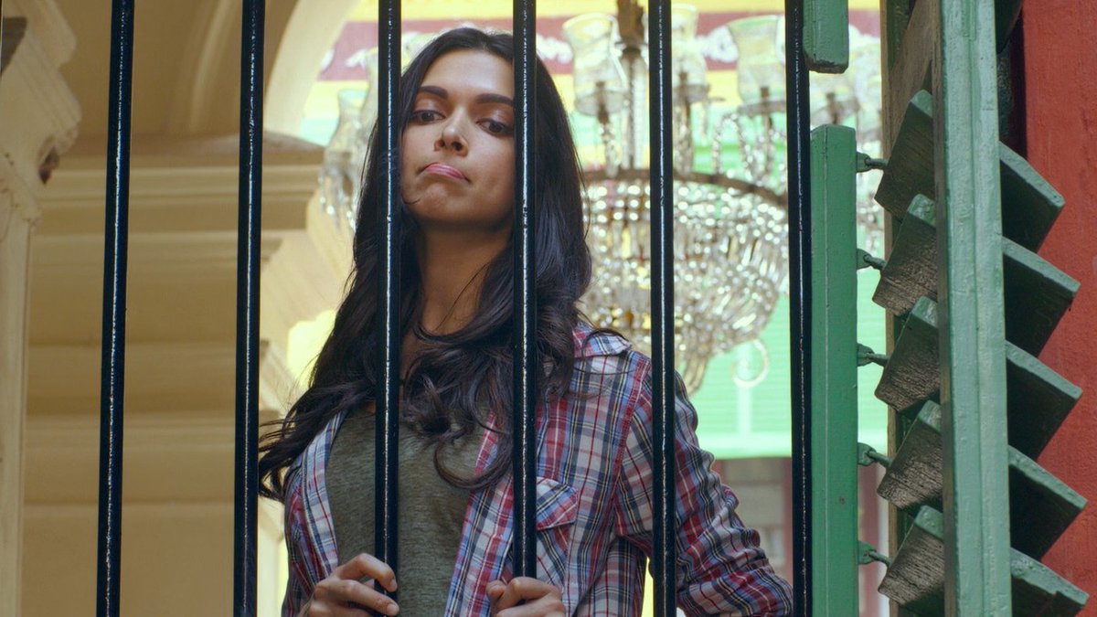 The usual Bengali vs. Central India/Delhiite contest, this also comes in Vicky Donor. I liked this simple shot where Piku gets nostalgic looking at the school kids who are about to perform. An important shot because she has come to sell the house that holds some of her memories.