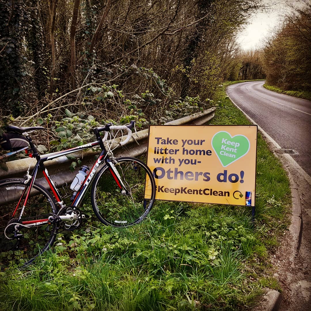 cycle_2_recycle's tweet photo. 🥱 yet another #redbull can litter.

1. Ride your bike
2. Pick up some litter
3. Post a photo of bike with litter and #cycle2recycle
4. Recycle the litter
#litter meets #cycling

#recycling #littering #litter #pollution #dechets
#keepbritaintidy
#plogging #redbullmakesyoulazy https://t.co/Val3o3ptLI