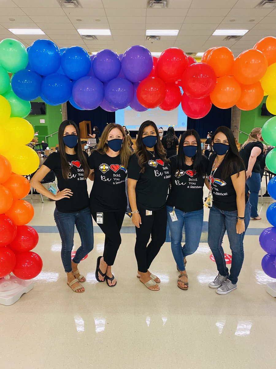 MsVarelasClass's tweet image. 3rd grade team is ready for the new year! @NISDEllison @kmcewen_44 @mslunasclass3rd @maritzatrimble9 #chasingrainbows 🌈