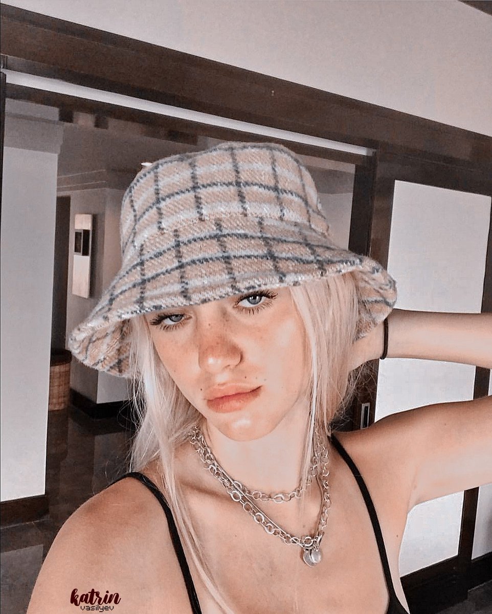 ariadnehogws's tweet image. ⠀
don't ask questions you don't wanna know, learned my lesson way too long ago. to be talkin’ to you, belladonna. shoulda taken a break, not an oxford comma. take what i want when i wanna, and i want ya.