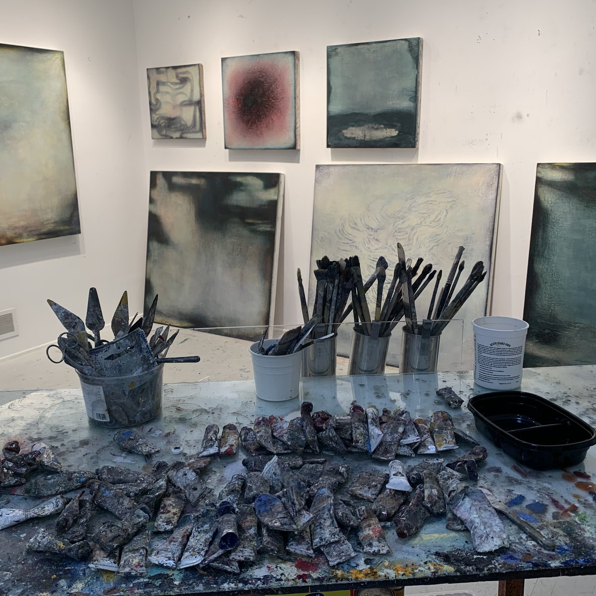 LocksGallery's tweet image. In preparation for her upcoming solo exhibition at the gallery in September, Philadelphia-based artist and teacher Neysa Grassi gives a peak into her paintings-filled studio, rich with enigmatic color palettes and treasure.⠀
⠀
#neysagrassi @neysagrassi #locksgallery