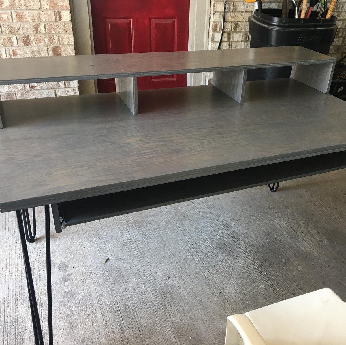 TravisWattigney's tweet photo. After not being able to find a good music production desk for my needs and space, I just decided to design and build one myself! Super happy with how it came out. Now we wait for the new computer and monitor to come in 😍 https://t.co/mjJ9QiznCk