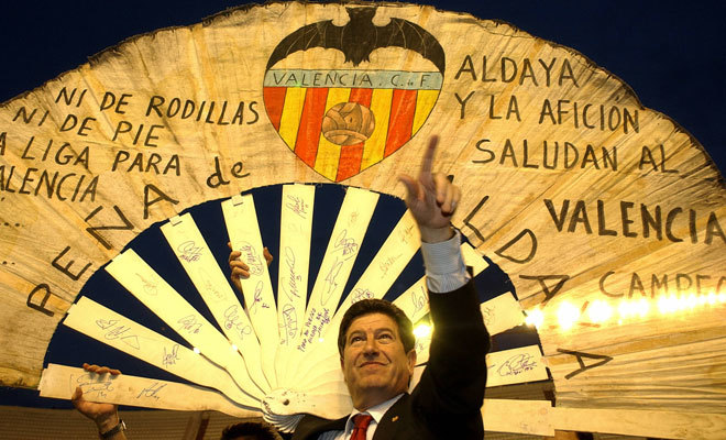 Nos situamos en el año 2004, el Valencia venía de haber ganado la Liga y la copa de la UEFA la temporada anterior y sin embargo, Jaime Ortí, el por entonces presidente dimite ¿por qué?